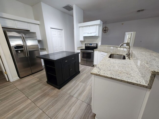 Building Photo - ***HOLIDAY SPECIAL NO RENT FOR DECEMBER*** Beautiful 4 bedroom 2 bath Home