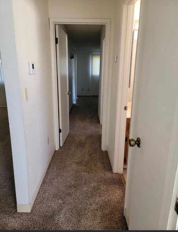 Building Photo - 1031 Fallbrook Dr