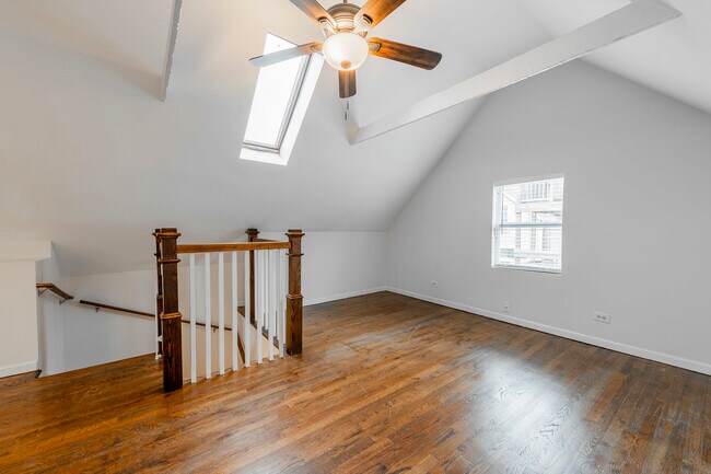 Building Photo - 1709 W Barry Ave