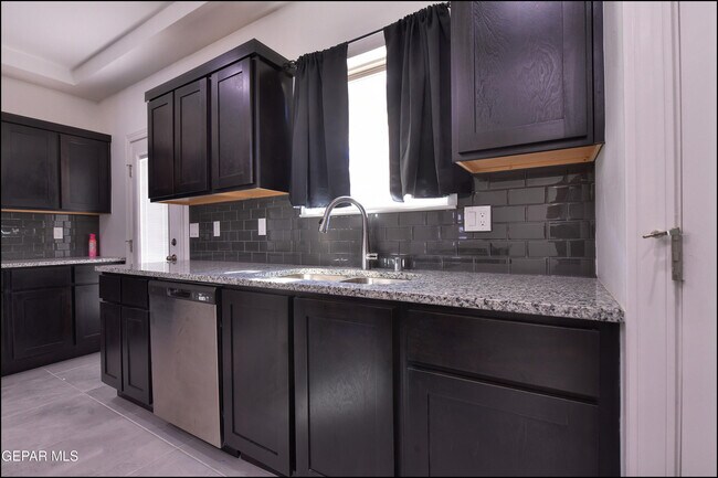 Building Photo - 12844 Giovanni Grajeda Ave