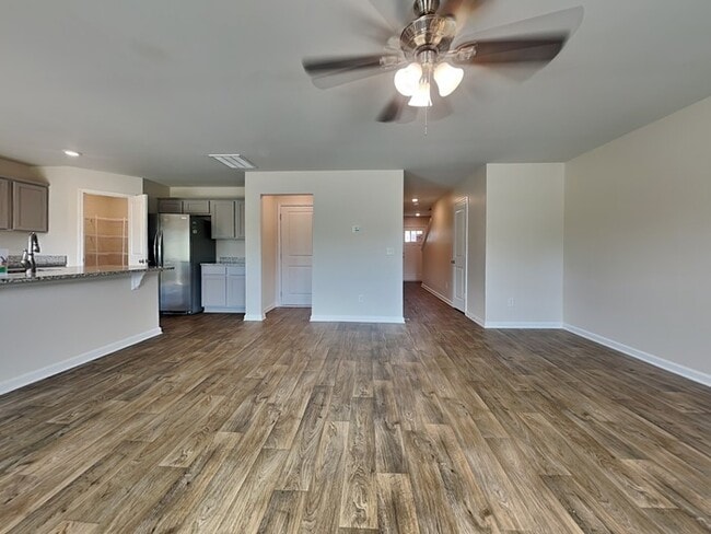 Building Photo - APPLY TODAY! Near Ft Jackson and Downtown ...