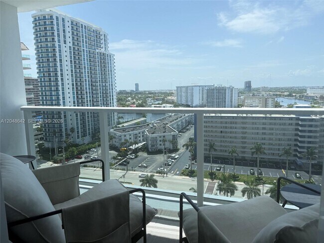 Building Photo - 1904 S Ocean Dr