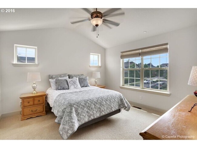 Building Photo - Wonderful Wilsonville Home!