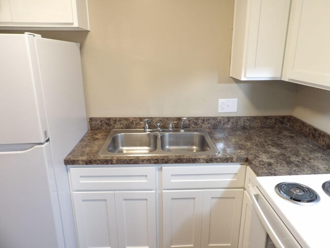 Building Photo - 207 Landings Dr