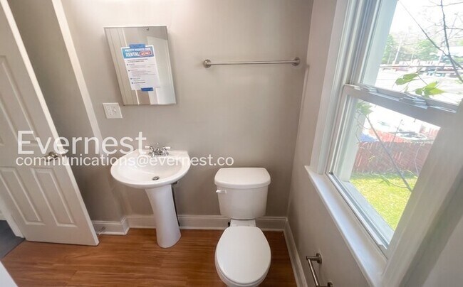 Building Photo - 969 Sheridan Ave