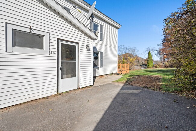 Building Photo - 11 Schwanda Rd