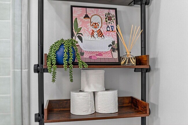 Building Photo - 1511 S Palmway