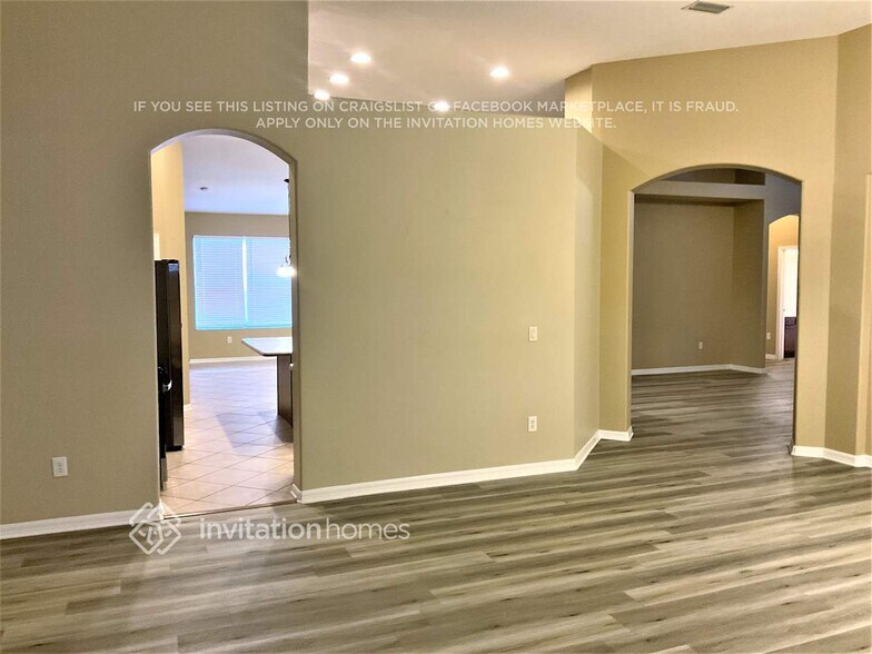 Building Photo - 2040 Wexford Green Dr