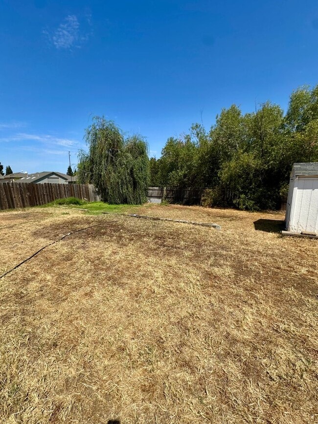 Building Photo - Well maintained 3 Bedroom Home in Willow G...