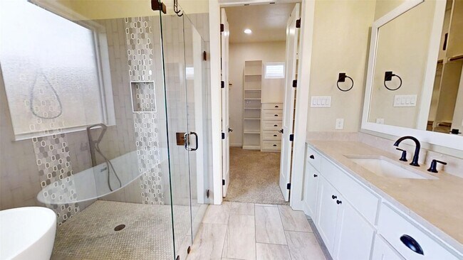 Building Photo - 2405 Vineyard Dr