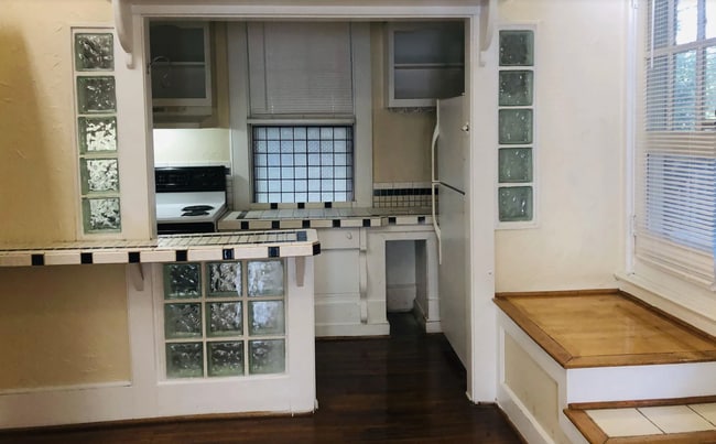 Building Photo - Pre-Leasing for the 26-27 School Year! - A...