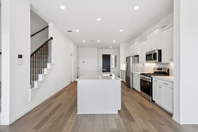 Building Photo - 3540 Pierce Ln