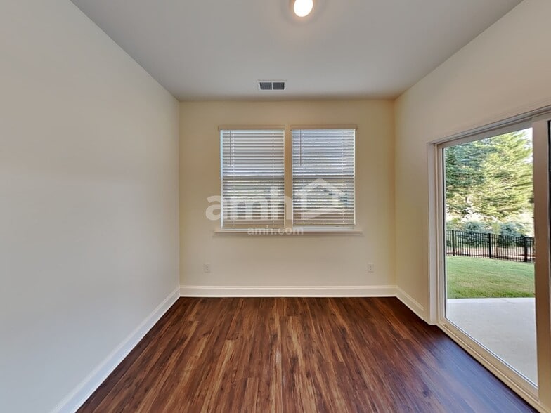 Building Photo - 551 Rivermist Dr