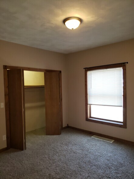 Building Photo - 603 S Memorial Dr