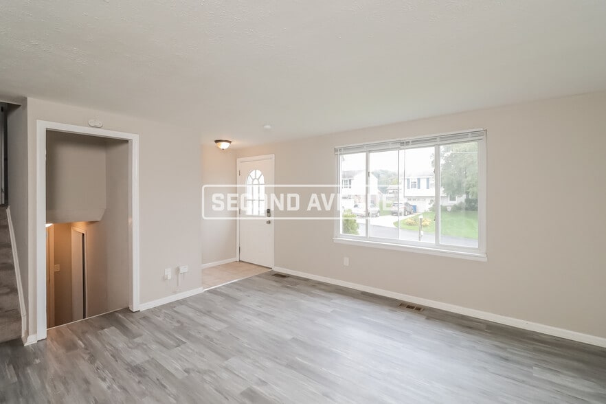 Building Photo - 564 Carnival Dr