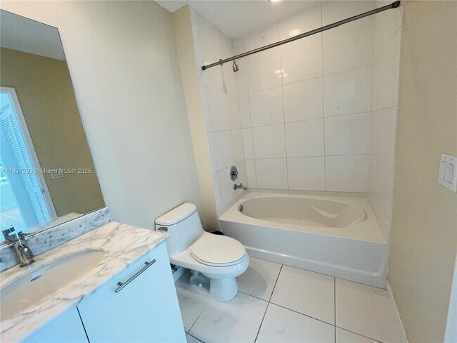 Building Photo - 950 Brickell Bay Dr