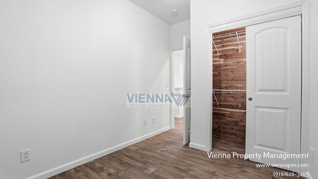 Building Photo - 3033 Ardley Dr