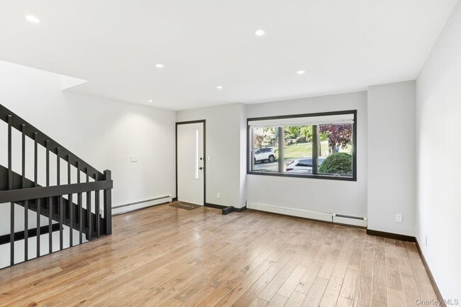 Building Photo - 6 Pheasant Walk