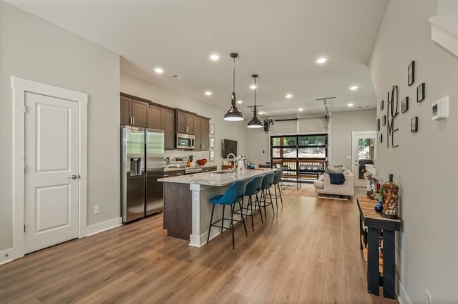 Building Photo - 207 Stonecrest Cir