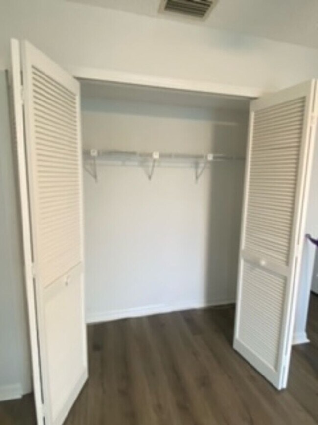 Building Photo - 3662 Heron Dr