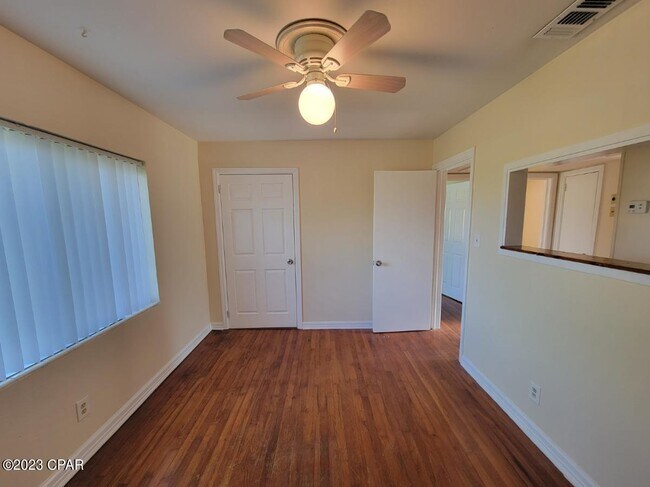 Building Photo - 209 Harris Ave