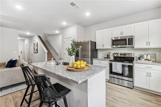 Building Photo - 211 Cypress Ln