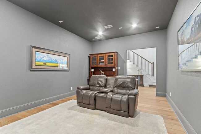 Building Photo - 902 Falcon Hollow Ln