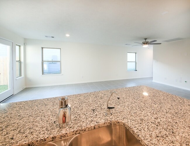 Building Photo - 9407 Castillo Ct