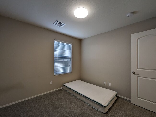 Building Photo - 1253 N 166th Ave