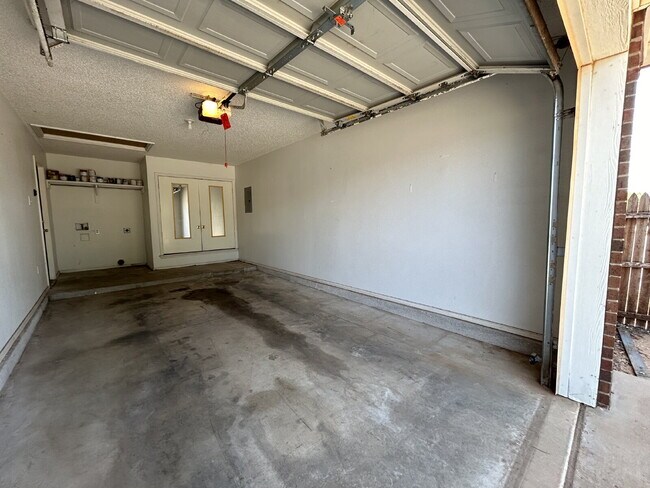 Building Photo - Beautiful House Located On Cul-De-Sac & Down The Street From Park!
