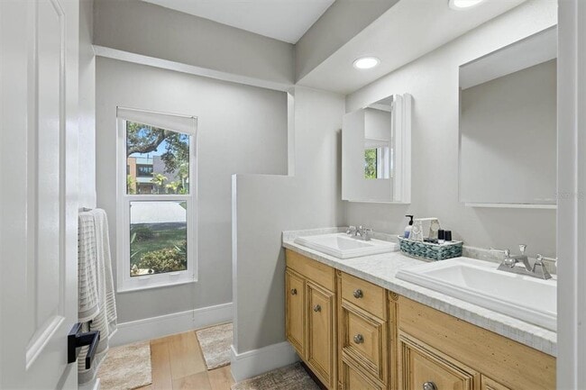 Building Photo - 5159 Oakmont Pl