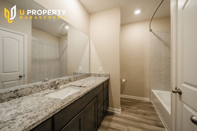 Building Photo - 1817 Dahlia Way