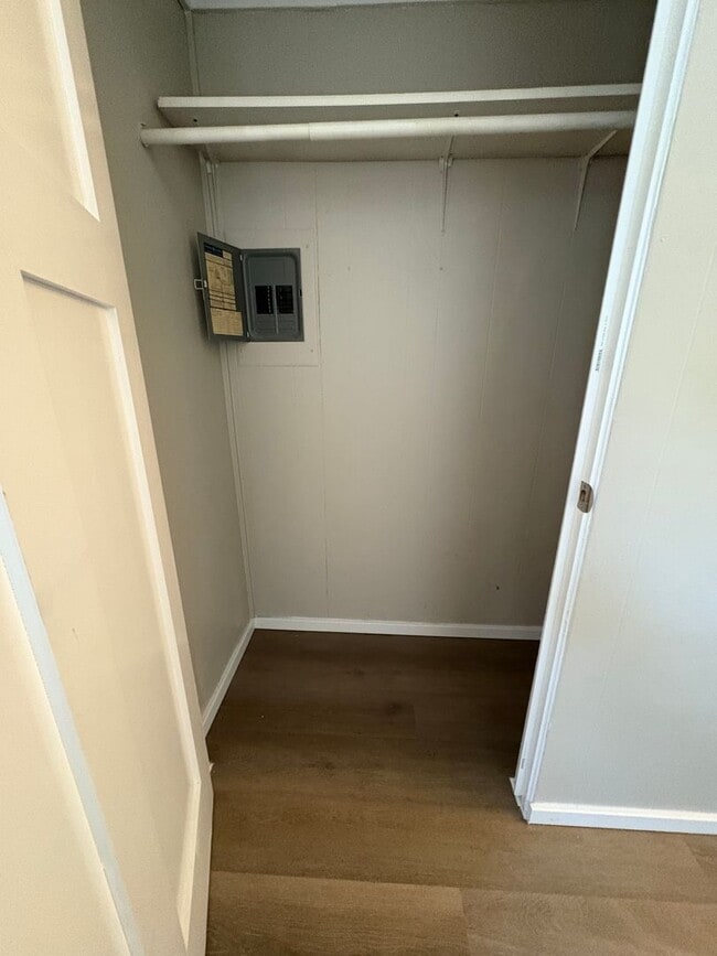 Building Photo - AI - 05 - Avon St