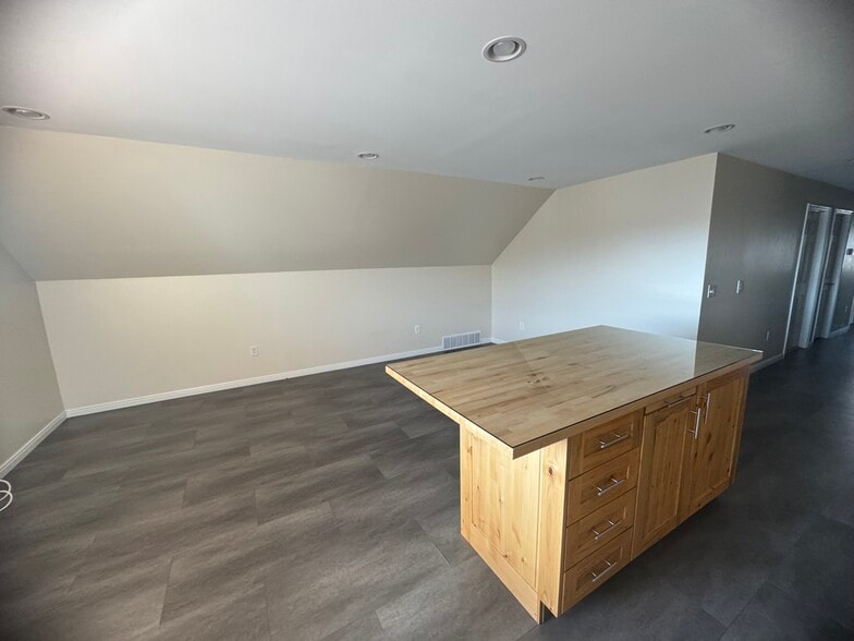 Building Photo - 5000 S Lincoln St