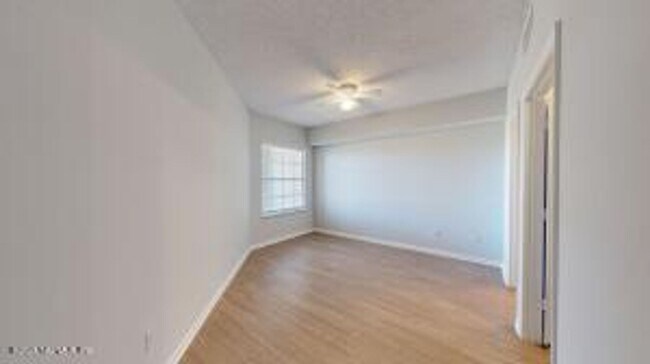 Building Photo - Nice 2 bedroom, 2 bathroom condo in the he...