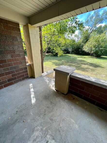 Building Photo - 343 Villa Dr