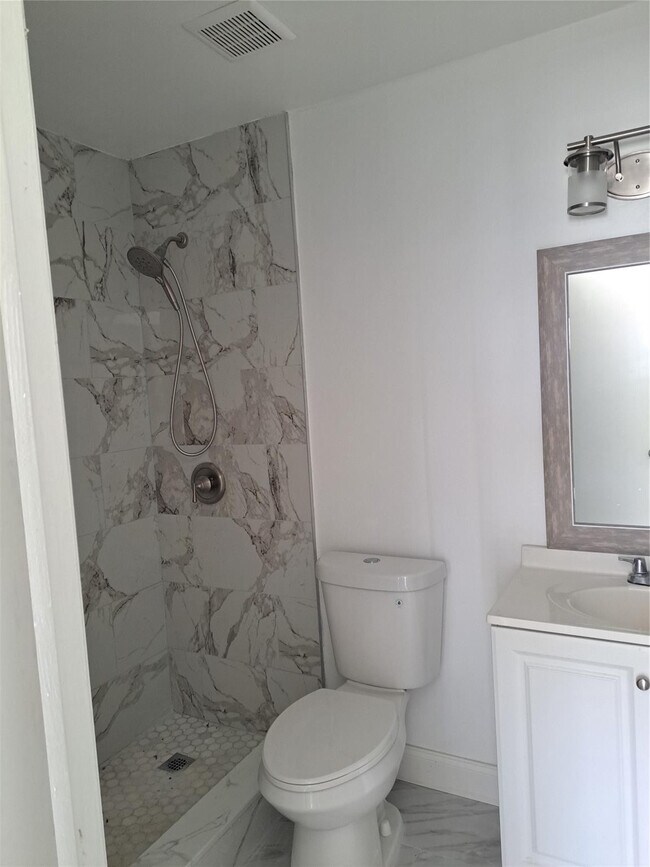 Building Photo - 5200 NW 31st Ave