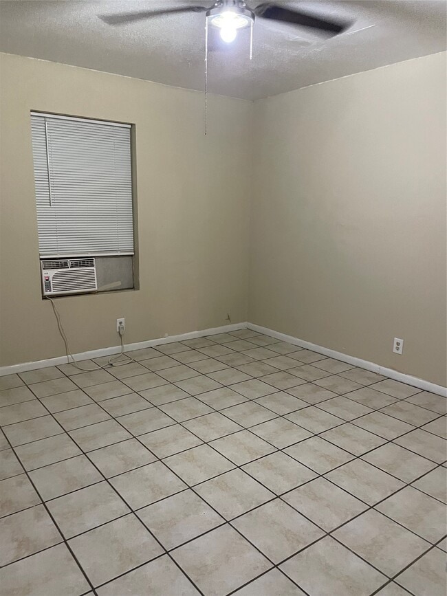 Building Photo - 419 Fisher St