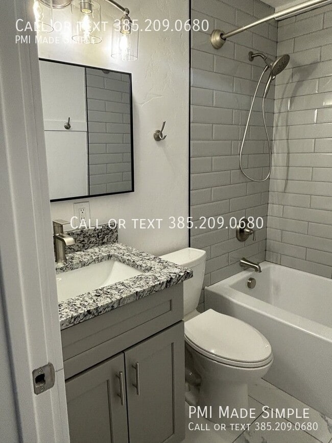 Building Photo - Renovated Duplex on a Quiet Cul-de-sac