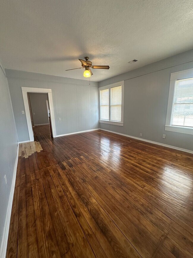 Building Photo - 1700 S Lincoln St