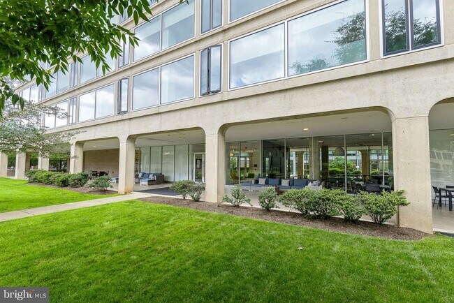 Building Photo - 1101 3rd St SW