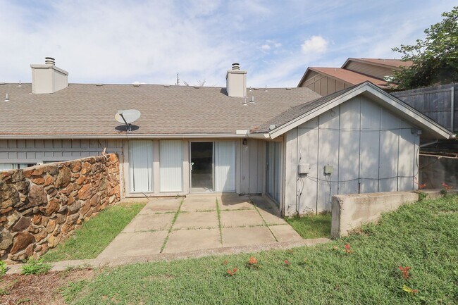 Building Photo - 3914 E 60th Pl