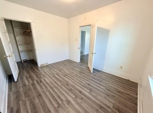 Building Photo - VIDEOTOUR: Across from Joannes Park and Aquatic Center! PETS WELCOME