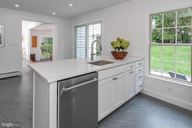 Building Photo - 3051 Lawrenceville Rd