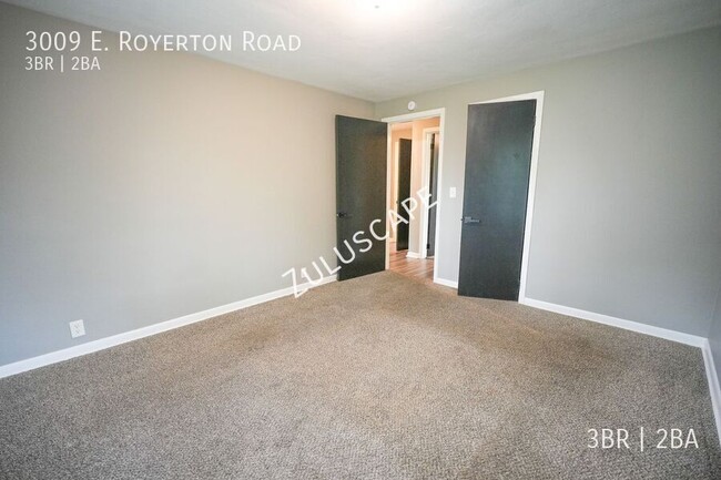 Building Photo - 3009 E Royerton Rd