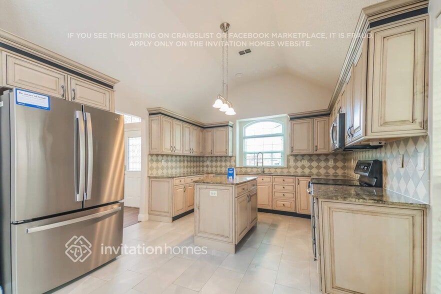 Building Photo - 2710 Honeysuckle Dr