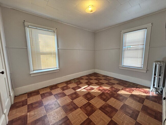 Building Photo - 114 Groveland St