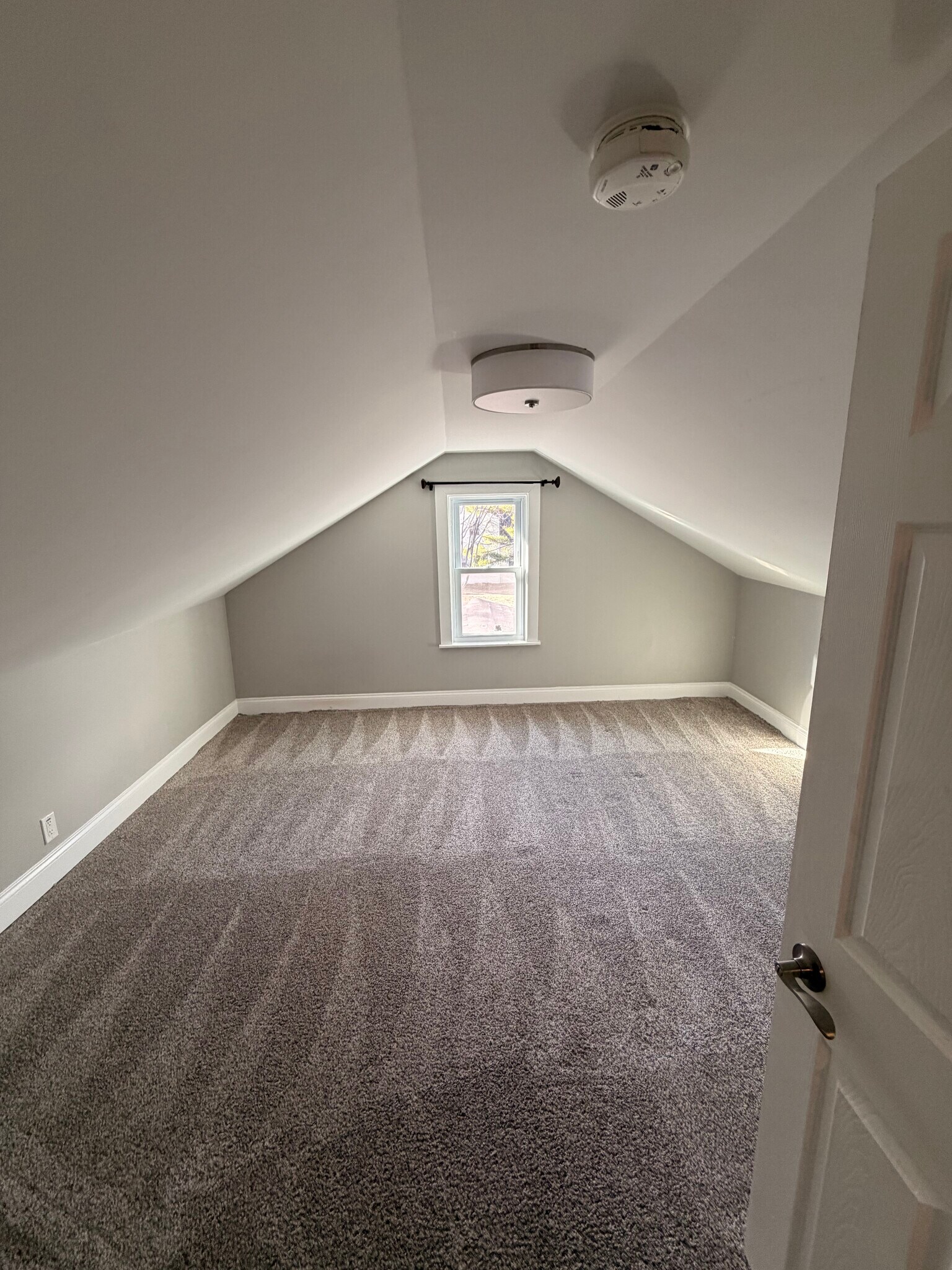 Building Photo - 856 Woodlawn Ave