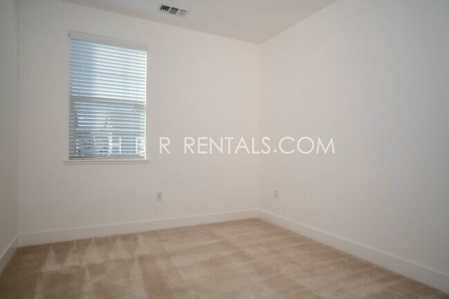 Building Photo - Charming 3-Bedroom Retreat on Barker Street with Spacious Living in Mountain House!