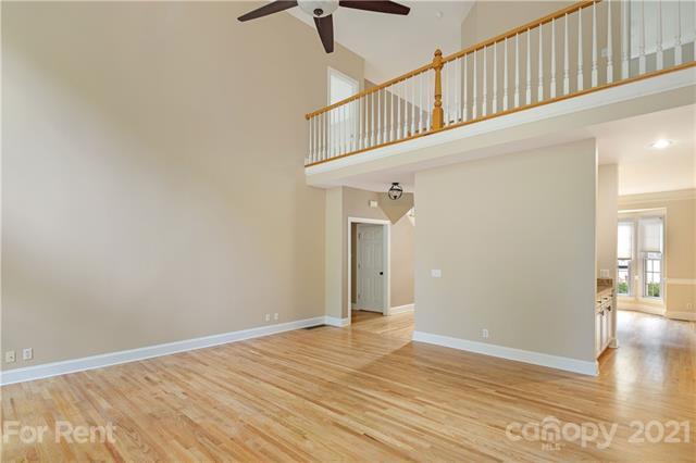 Building Photo - 904 Woodvine Rd